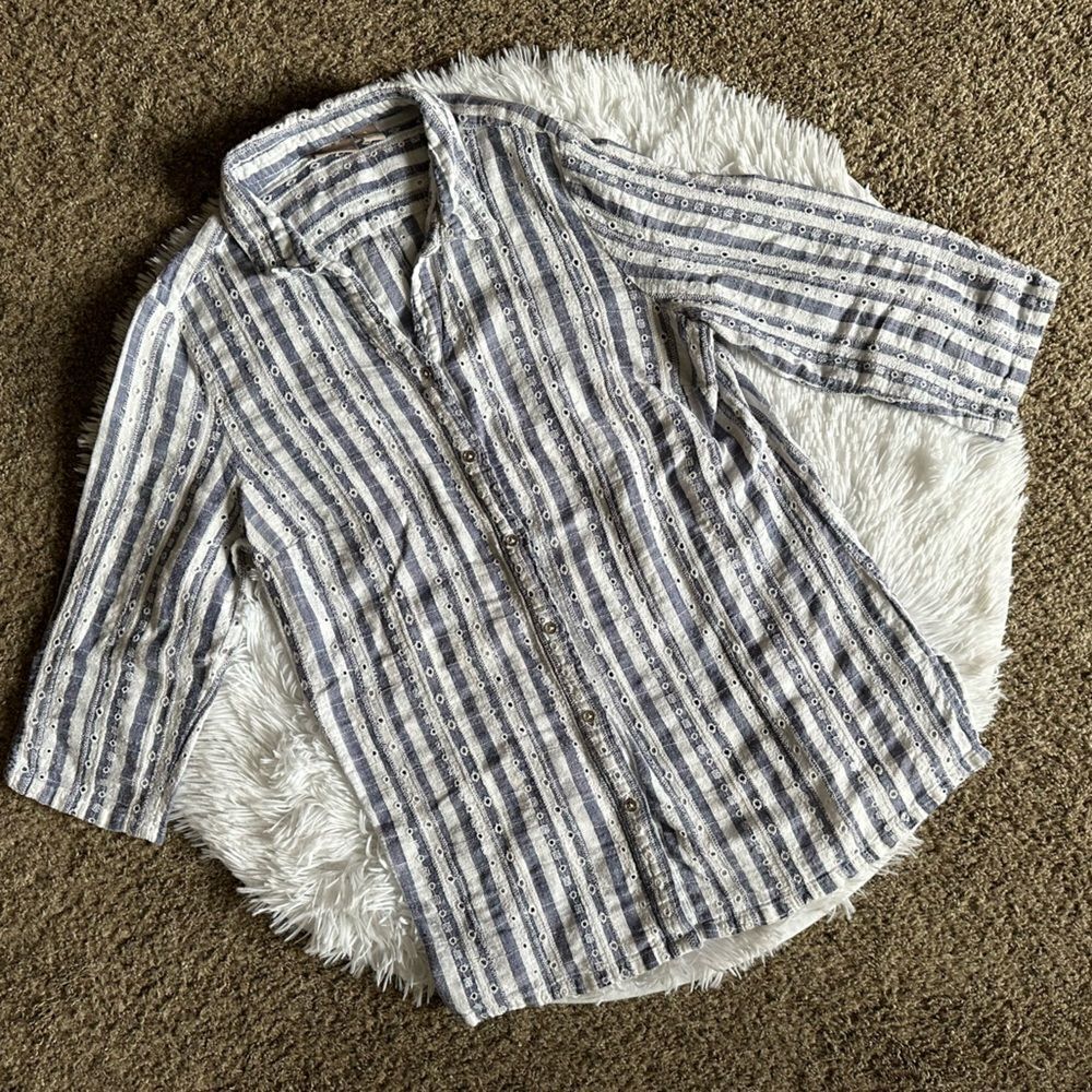 Chico’s Button Down Top Blue White Striped‎ Eyelet Womens Size Medium